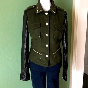 NWOT J2 Funky green jacket studded around the neck